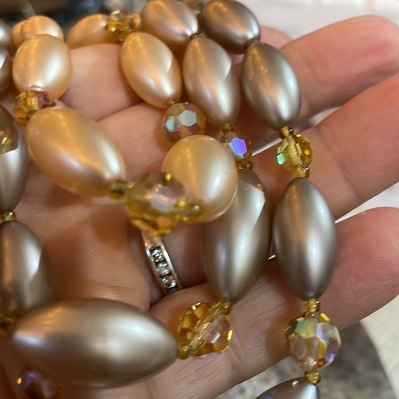 1950s Triple strand faux Pearland AB necklace. Nice Vintage. - Picture 5 of 5